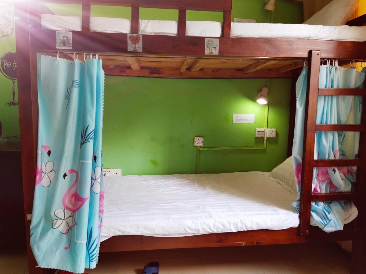 Yangshuo How Flowers Hostel מראה חיצוני תמונה