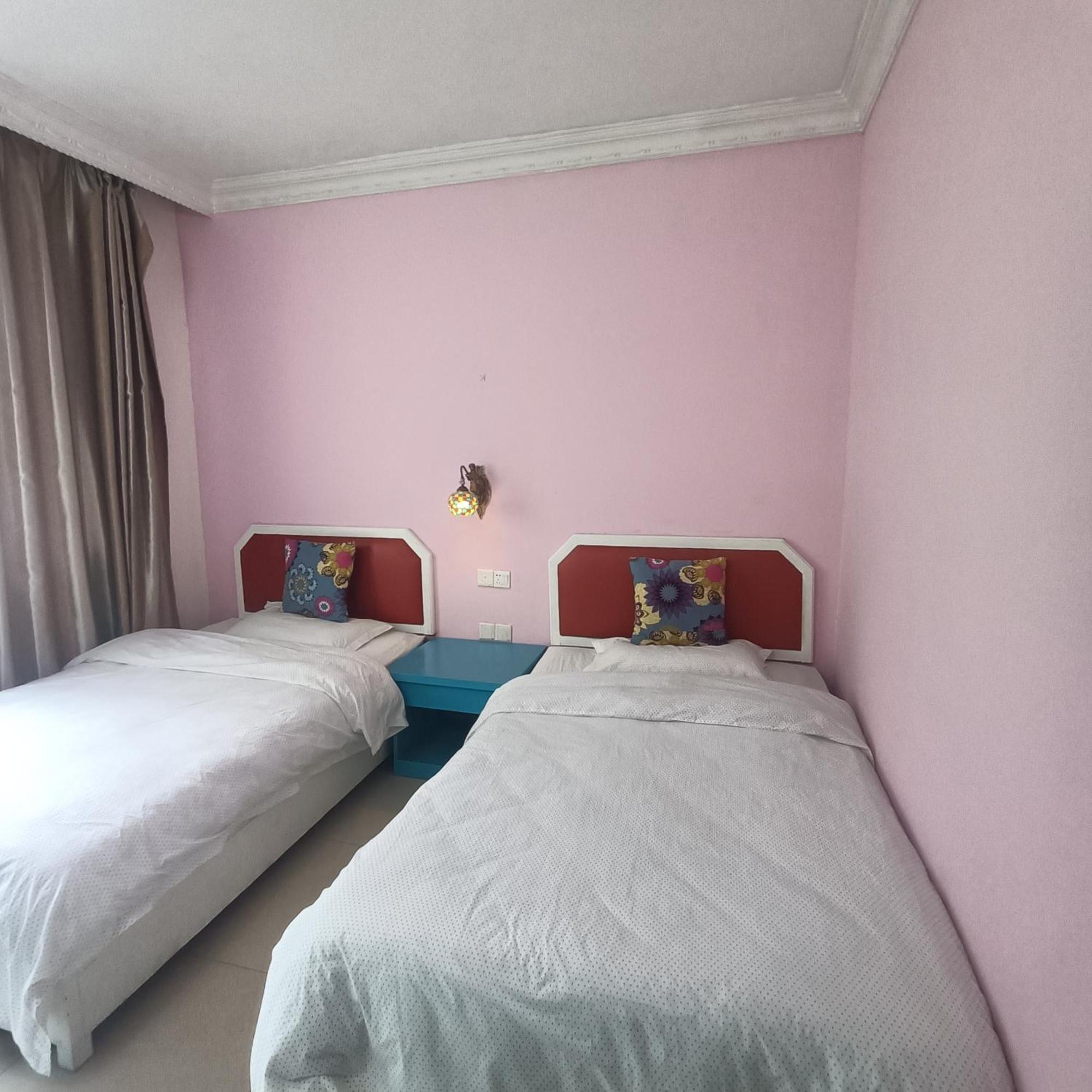 Yangshuo How Flowers Hostel מראה חיצוני תמונה