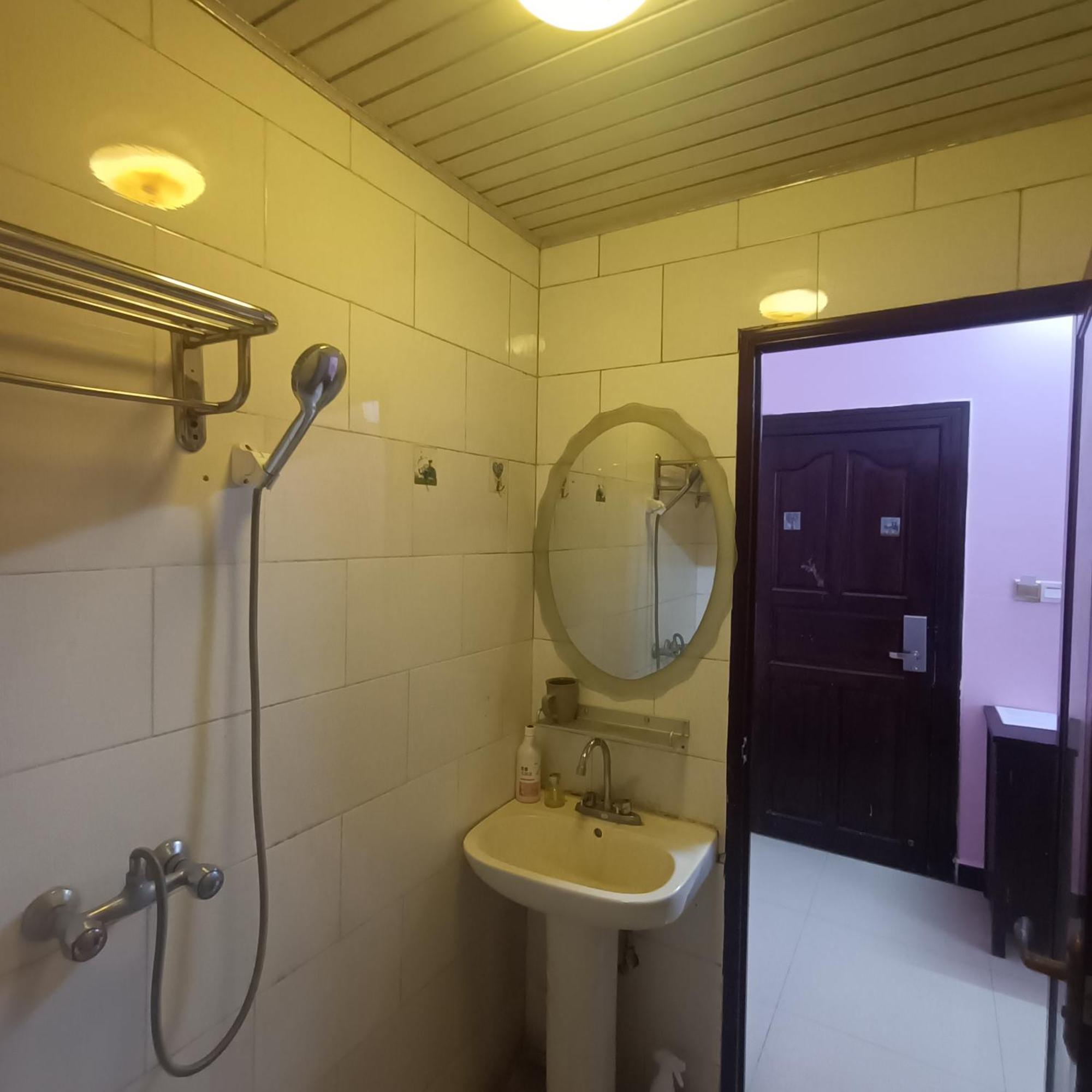 Yangshuo How Flowers Hostel מראה חיצוני תמונה
