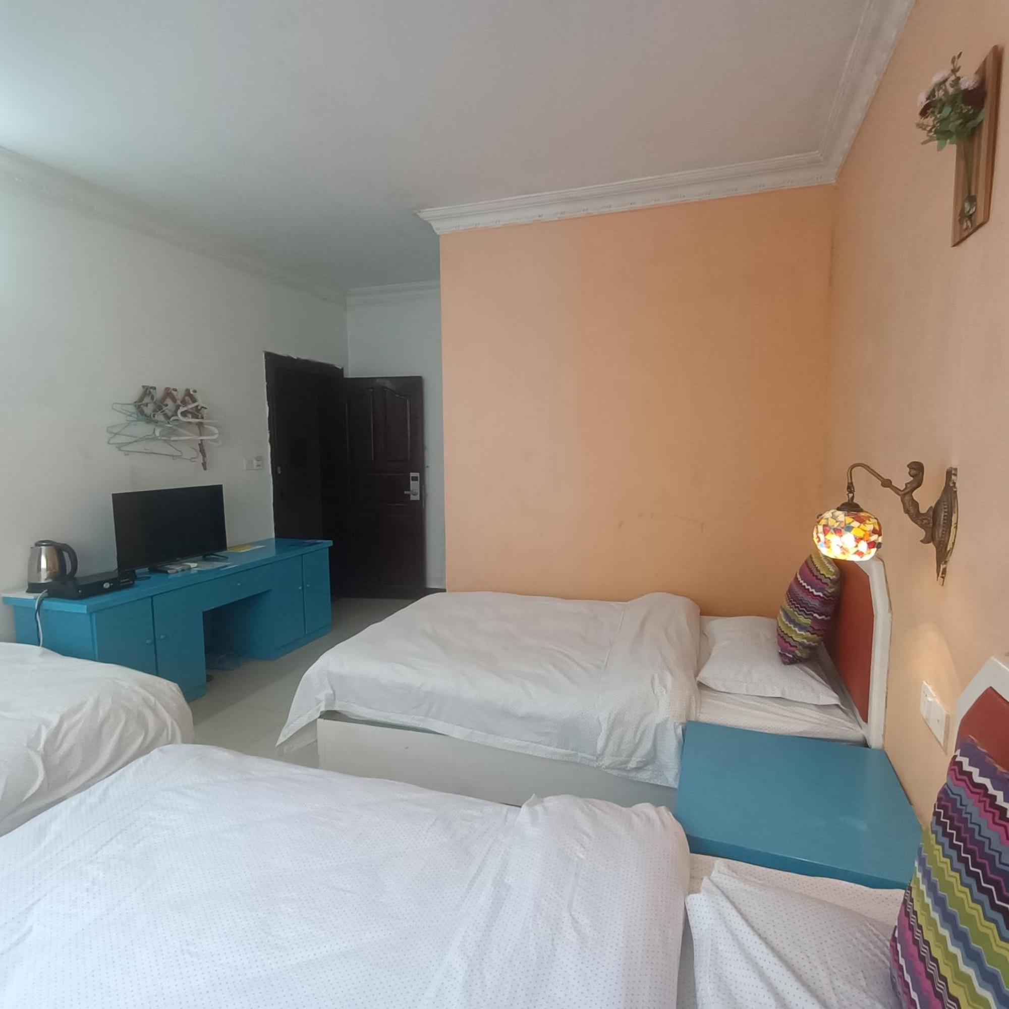Yangshuo How Flowers Hostel מראה חיצוני תמונה