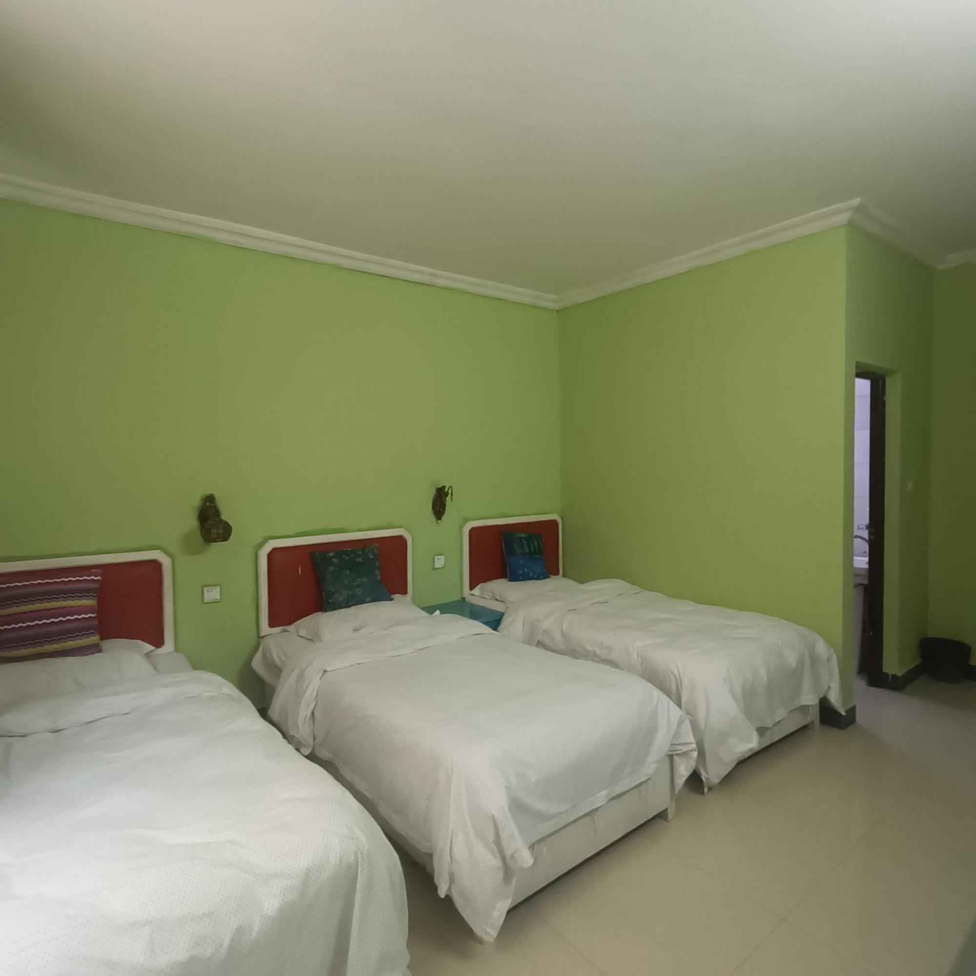 Yangshuo How Flowers Hostel מראה חיצוני תמונה
