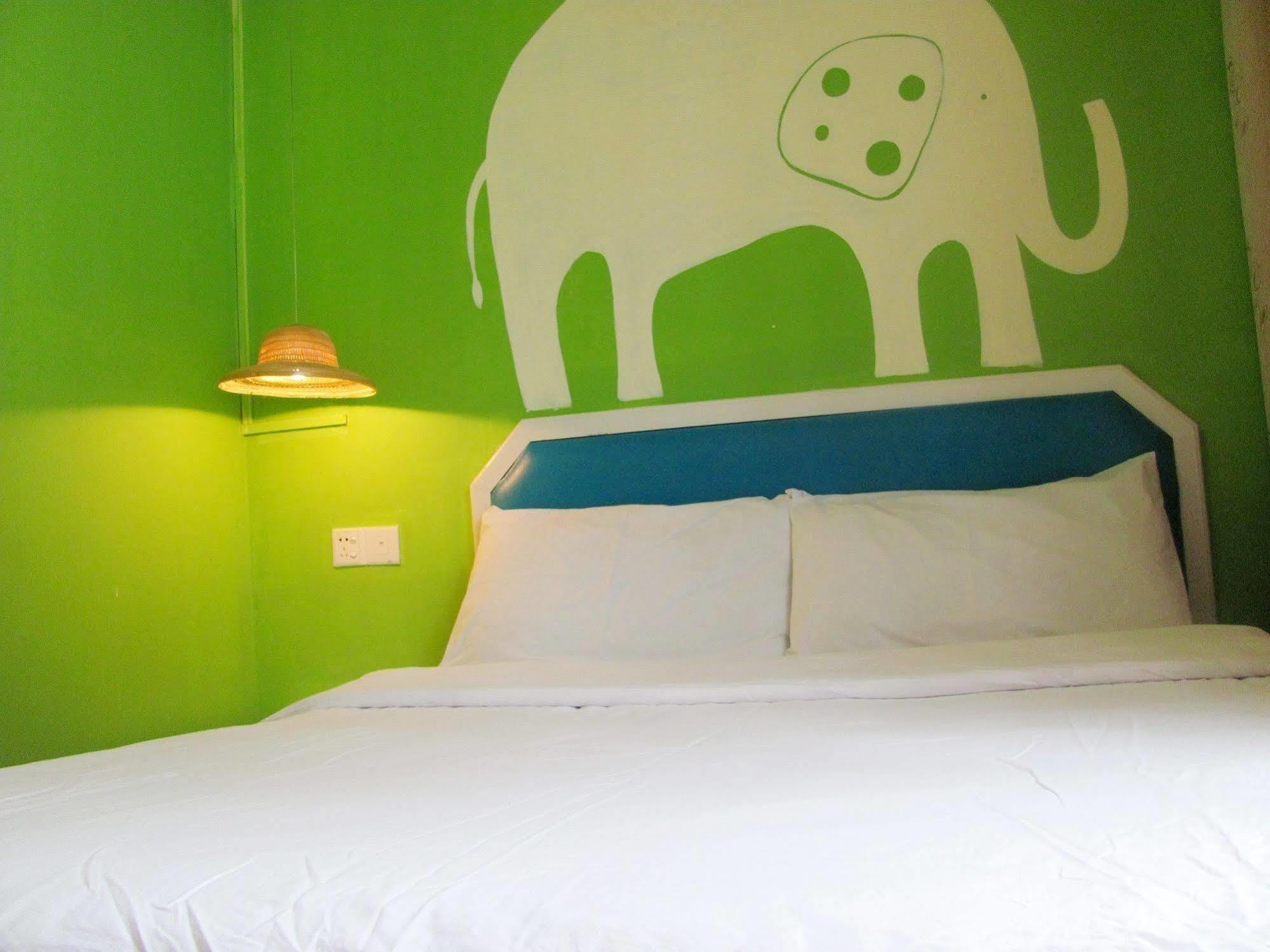 Yangshuo How Flowers Hostel מראה חיצוני תמונה
