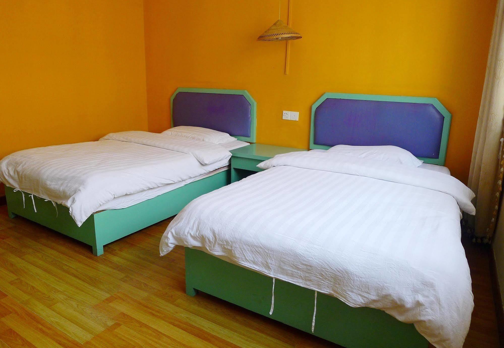 Yangshuo How Flowers Hostel מראה חיצוני תמונה