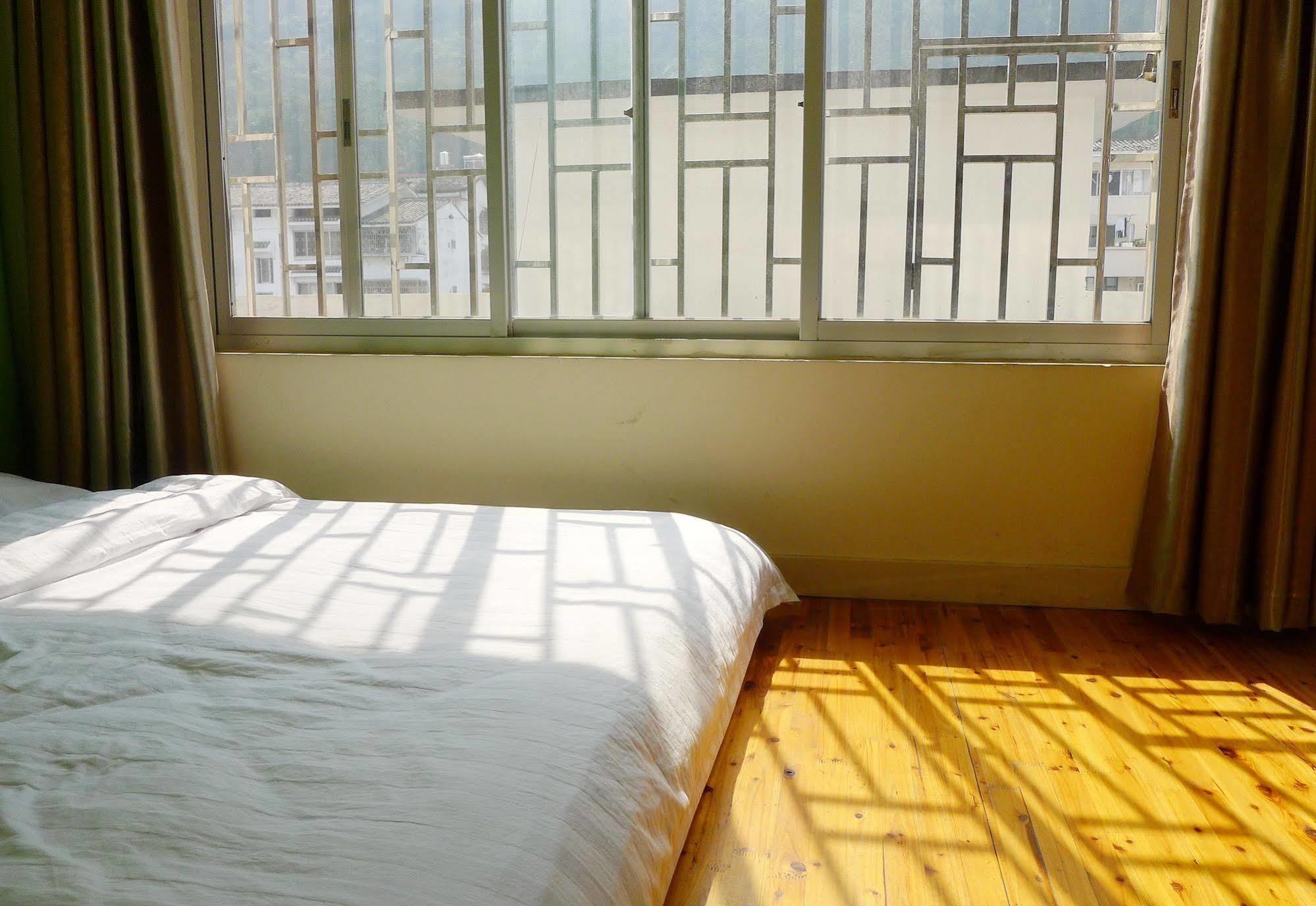 Yangshuo How Flowers Hostel מראה חיצוני תמונה